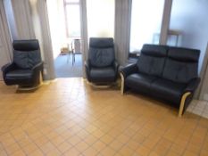 A MODERN BLACK LEATHER THREE PIECE SUITE, comprising two seater settee and two reclining swivel