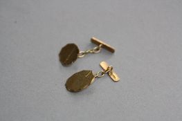 A PAIR OF 9CT CUFFLINKS