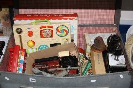 A QUANTITY OF UNBOXED AND ASSORTED TRI-ANG OO GAUGE MODEL RAILWAY ITEMS, to include locomotive and