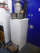 A QUANTITY OF METAL MISCELLANEOUS, to include a galvanised milk churn, cast iron fire grate, various