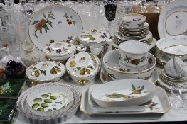 A ROYAL WORCESTER COMPREHENSIVE DINNER SERVICE, 'Evesham' pattern and 'Blind Earl' (over 35 pieces)