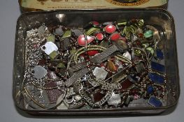 A TIN OF ASSORTED COSTUME JEWELLERY