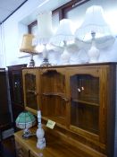 SIX VARIOUS TABLE LAMPS, (five lamps with shades) and a gilt framed wall mirror (6)
