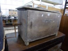 A VINTAGE CLOTHES SPINNER