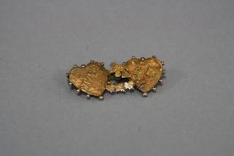 AN EARLY 20TH CENTURY 9CT GOLD MIZPAH DOUBLE HEART BROOCH, measuring approximately 42mm in length,
