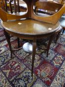 AN EDWARDIAN CIRCULAR MAHOGANY AND SATINWOOD CROSSBANDED OCCASIONAL TABLE (sd)