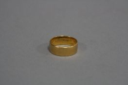 A 22CT GOLD WEDDING BAND, approximate weight 9 grams, ring size R