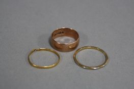 A GOLD WEDDING RING COLLECTION, to include three assorted wedding rings an early Victorian 22ct gold