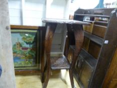 AN OAK HANGING CUPBOARD/BOOKCASE, a painted hanging bookcase, an oak fire screen and an occasional