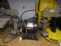 A BLACK AND DECKER BENCH GRINDER