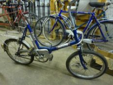 A UNIVERSAL FOLDING BICYCLE (no seat pad)