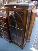 A MODERN MAHOGANY GLAZED SINGLE DOOR DISPLAY CABINET (key)