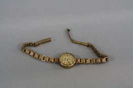 A 9CT LADIES ROAMER WRISTWATCH, approximate length 17.5cm