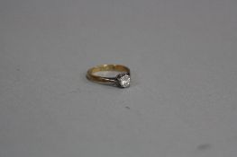 A MID 20TH CENTURY DIAMOND SINGLE STONE RING, one modern round brilliant cut diamond estimated