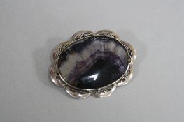 A LATE 20TH CENTURY SILVER LARGE BLUE JOHN STONE SET BROOCH, Blue John measuring approximately