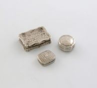A Victorian silver vinaigrette, by Nathaniel Mills, Birmingham 1846, rectangular form, the cover