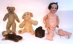 A pair of Swift “Saratoga MK II” 8 x 40mm field glasses, with case; a stoneware footwarmer; a