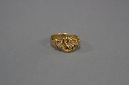 AN EARLY 20TH CENTURY 18CT GOLD FANCY DIAMOND SET KNOT RING, three old Swiss and old eight cut