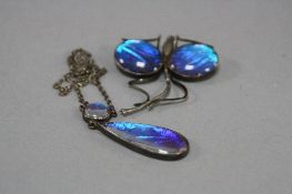 A MID 20TH CENTURY BUTTERFLY WING DRAGONFLY BROOCH, measuring approximately 45mm in length,