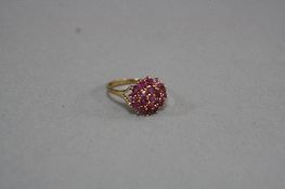 A 9CT DRESS RING, ring size M