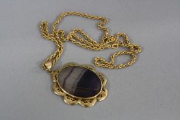 A LATE 20TH CENTURY 9CT GOLD OVAL BLUE JOHN PENDANTpendany measuring approximately 52mm x 38mm,
