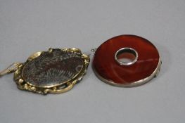 TWO VICTORIAN AGATE BROOCHES (2)