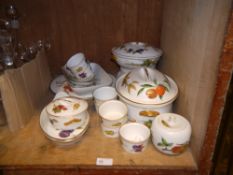 A quantity of Royal Worcester Evesham oven to tableware