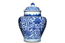 A CHINESE BLUE AND WHITE 'LOTUS' BALUSTER JAR AND COVER. 17th Century. The ovoid body painted with