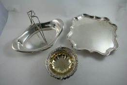 An Edwardian silver salver by John Hunt, London 1901 (3)