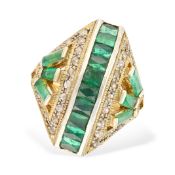 NO RESERVE - AN EMERALD AND DIAMOND RING in silver gilt, comprising a row of fancy cut emeralds,