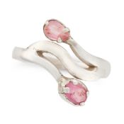 NO RESERVE - A PADPARADSCHA AND PEACH SAPPHIRE CROSSOVER RING set at each end with an oval cut