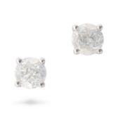 NO RESERVE - A PAIR OF DIAMOND STUD EARRINGS each set with a round brilliant cut diamond, the