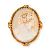 NO RESERVE - A FINE ANTIQUE SHELL CAMEO BROOCH the finely carved cameo depicting a classical man